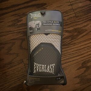 Everlast Elite Boxing Gloves in Black and White